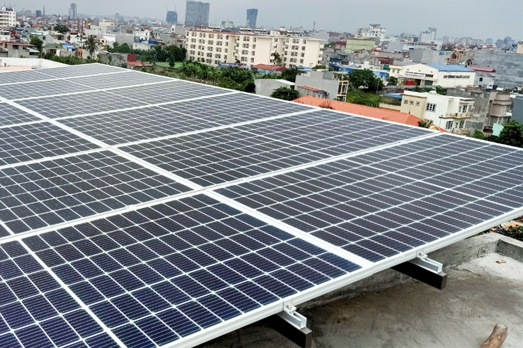 Lắp đặt hệ thống điện năng lượng áp mái nhà anh ABC Văn Cao, Hải An